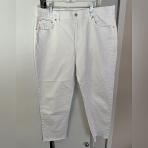 Women’s Gap girlfriend mid-rise white jeans. Size 33 (16) short